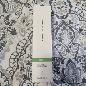 Rodan + Fields Soothe Gel Cleanser with Green Accent